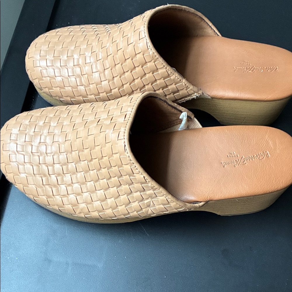 Banana Republic Tan Woven Leather Slide Mules - Picture 2 of 6